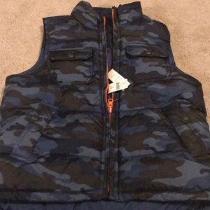 Gap reversible vest
